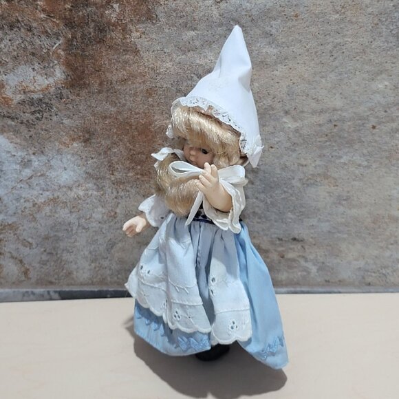 Vintage Dutch Girl Poseable Doll 7 Inch Tall - Picture 6 of 11